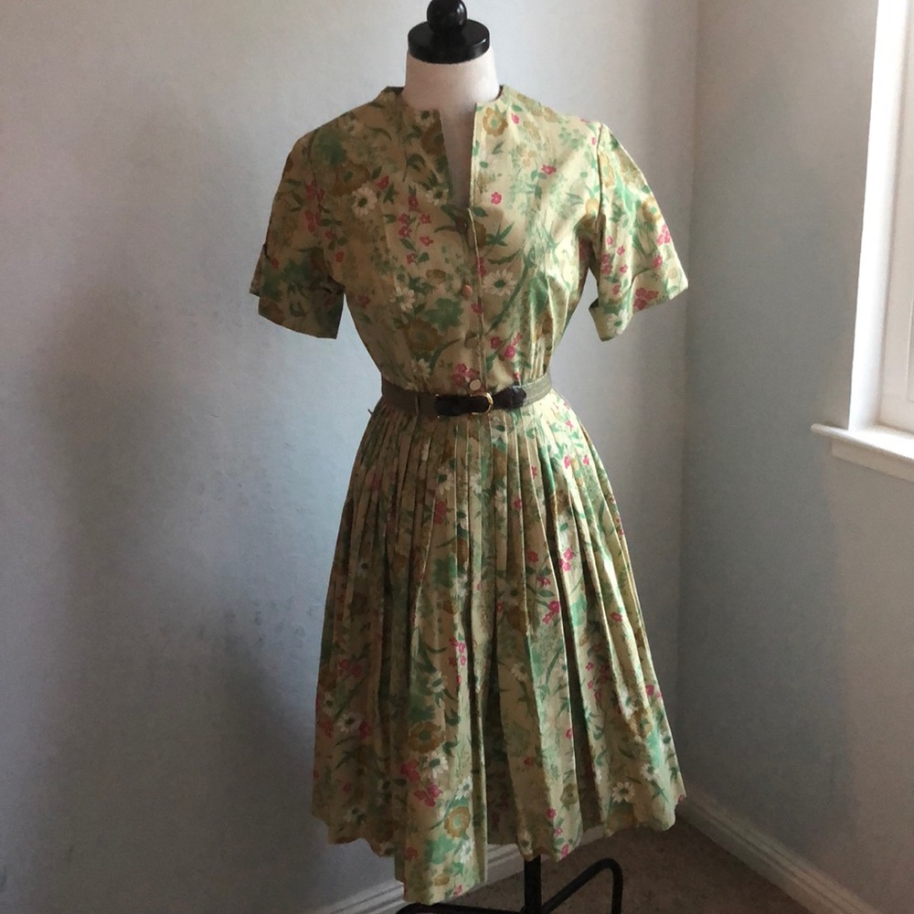 Vintage Glam Genuine 50’s Floral Belt House Dress